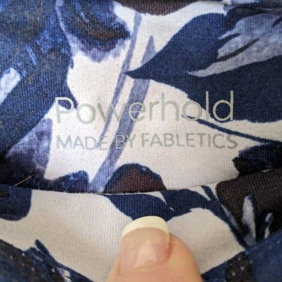 5/$55 Fabletics Powerhold Capri leggings - Small - navy black floral - Picture 4 of 4
